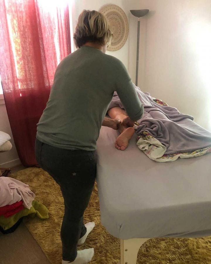 Formatrice en massage énergétique Écully